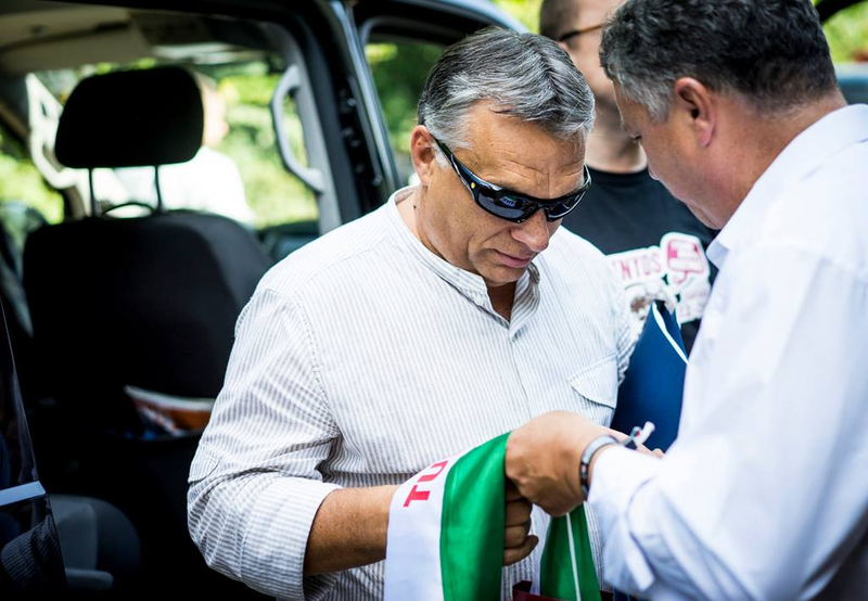 Illustration for article titled Orbán Viktor köpcös terminátorként vonult Tusványoson
